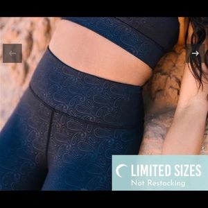 Zyia 20” Capri Black Paisley